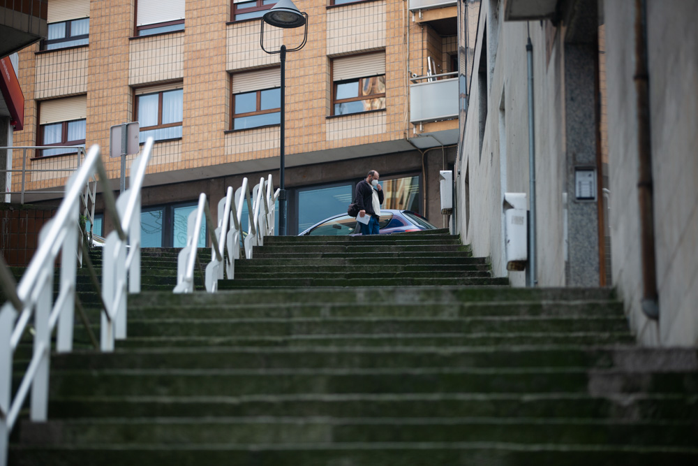 escaleras ascensor foruak